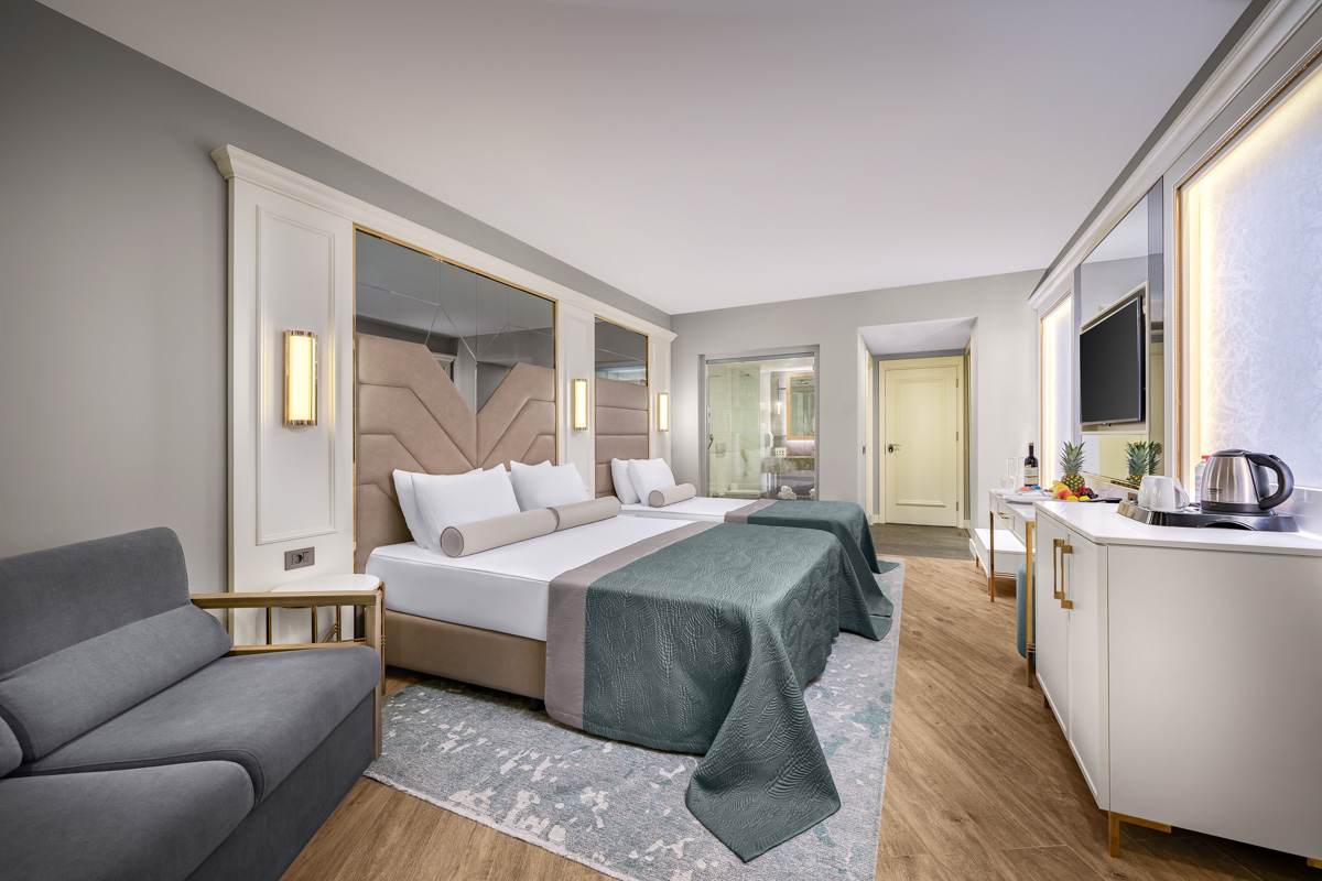 Deluxe Room Land View